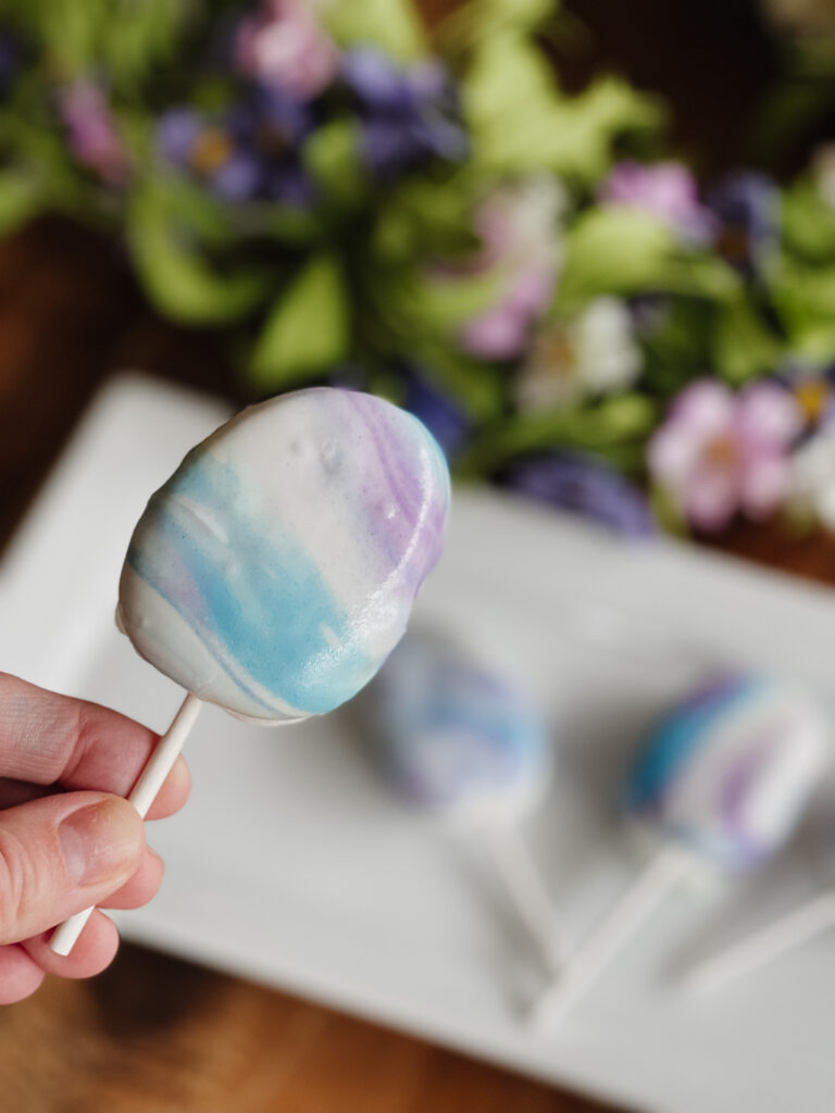 Marble Dipped Marshmallow Egg Pop