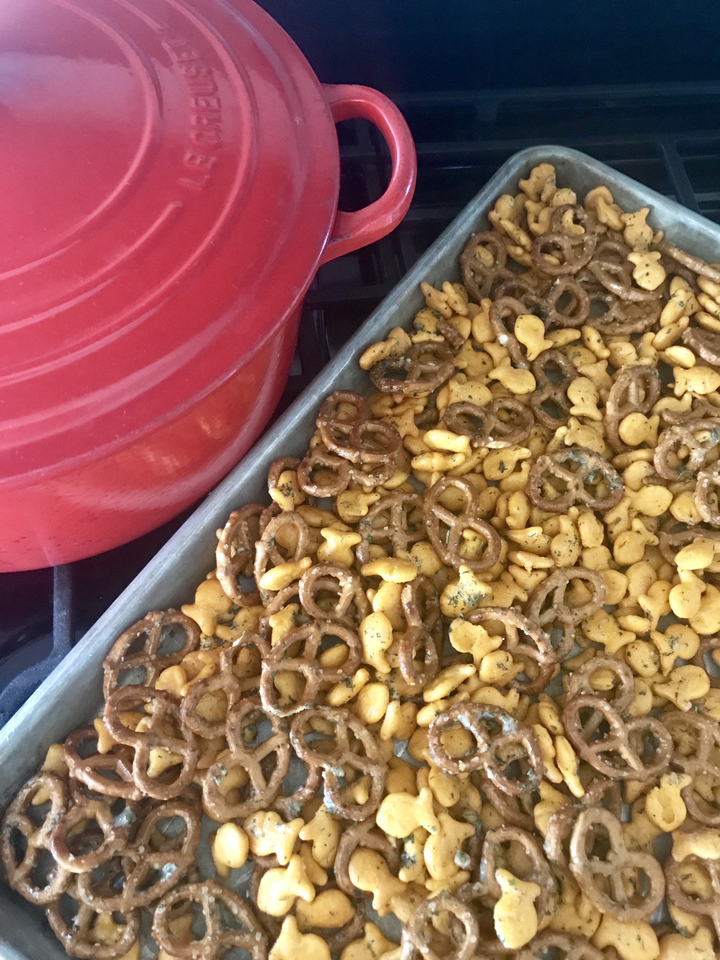 Goldfish and pretzel snack mix 