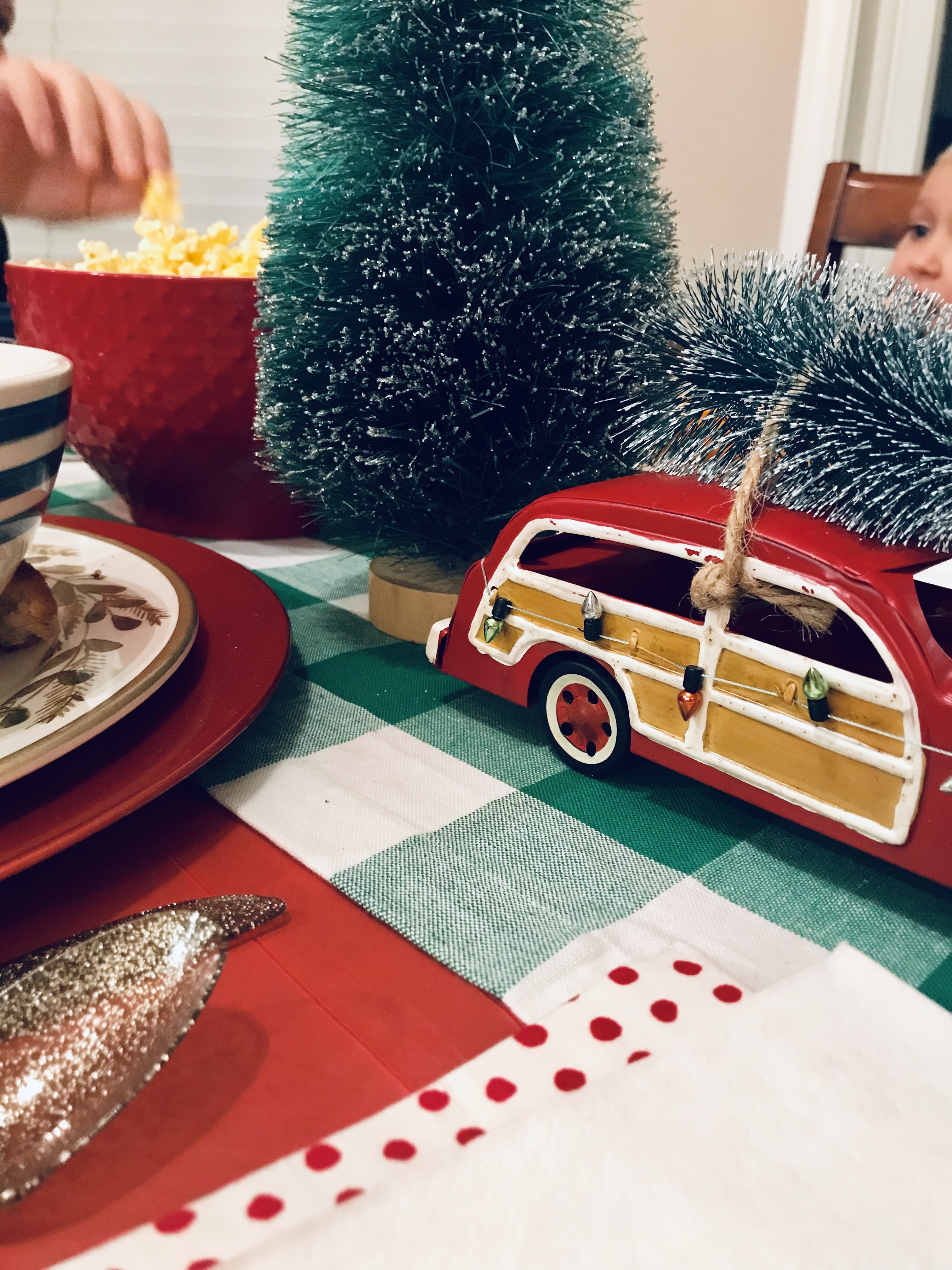 Christmas family friendly table settings 