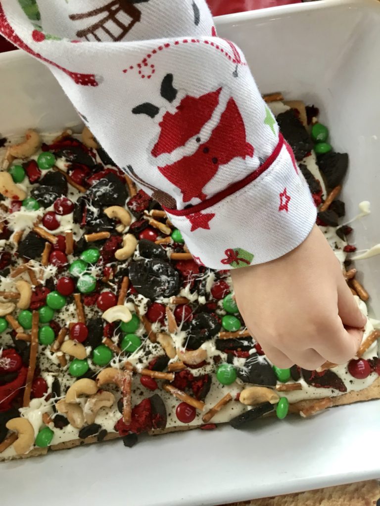 Christmas graham cracker bark with oreos