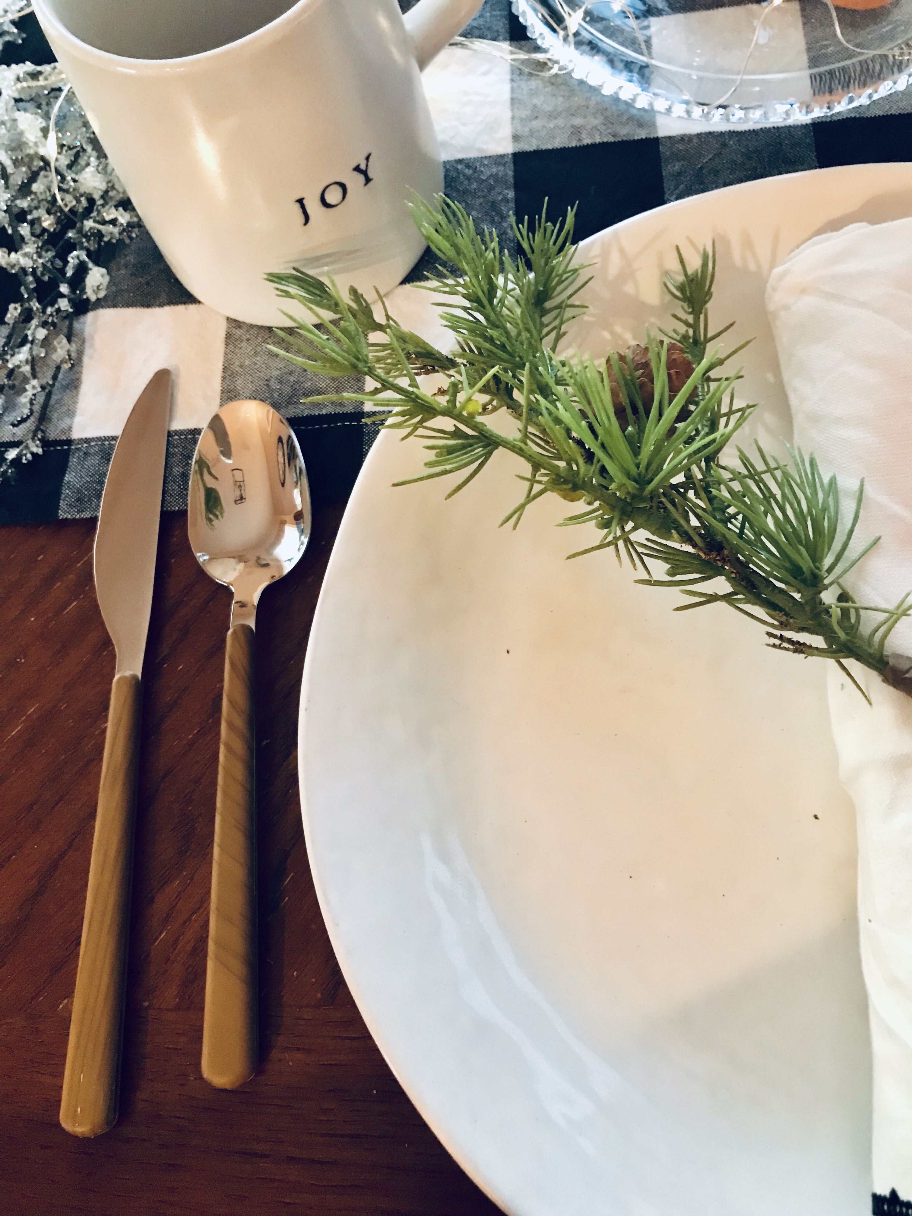 Rustic Christmas table setting 