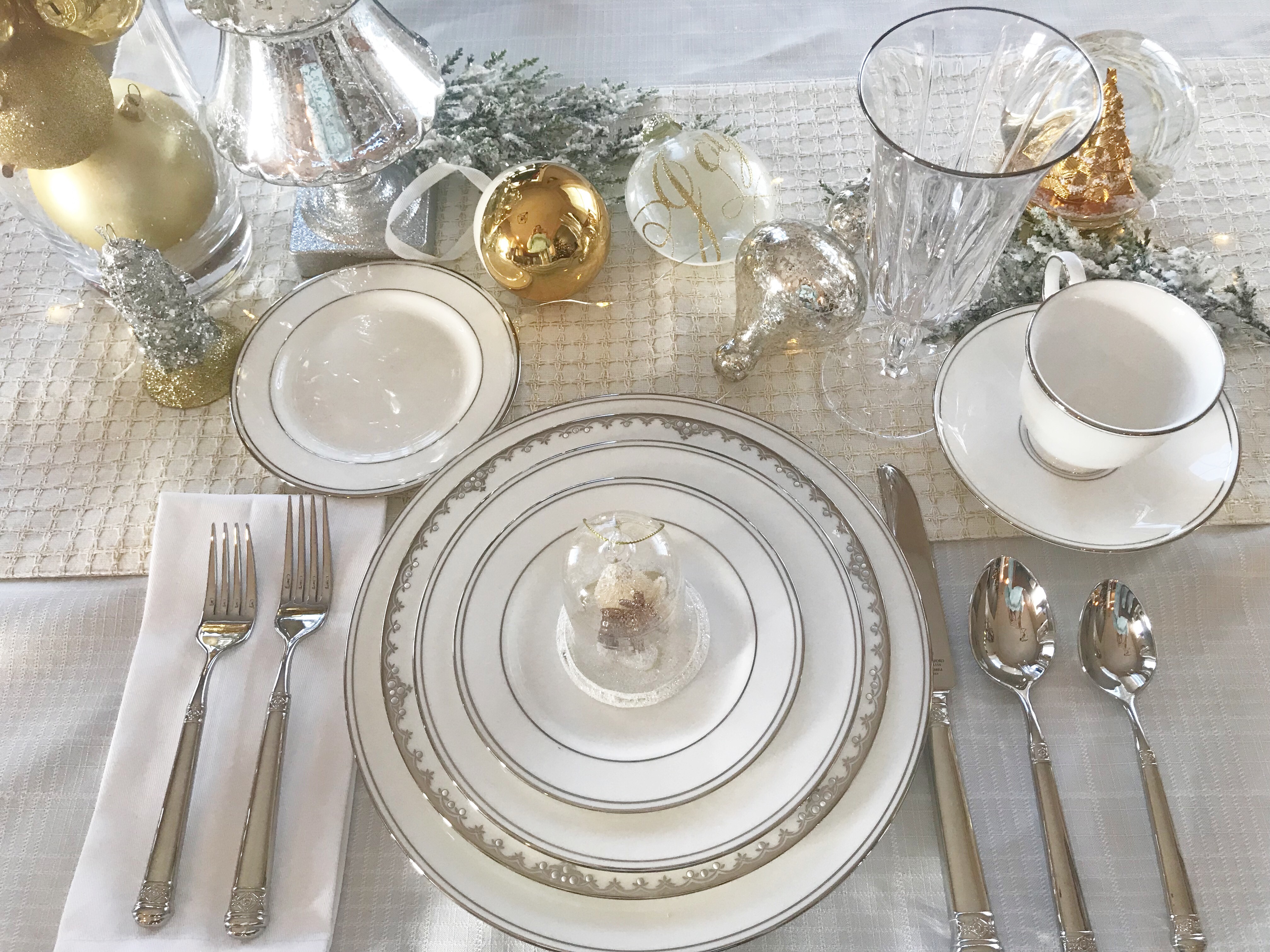 Formal Christmas table setting 