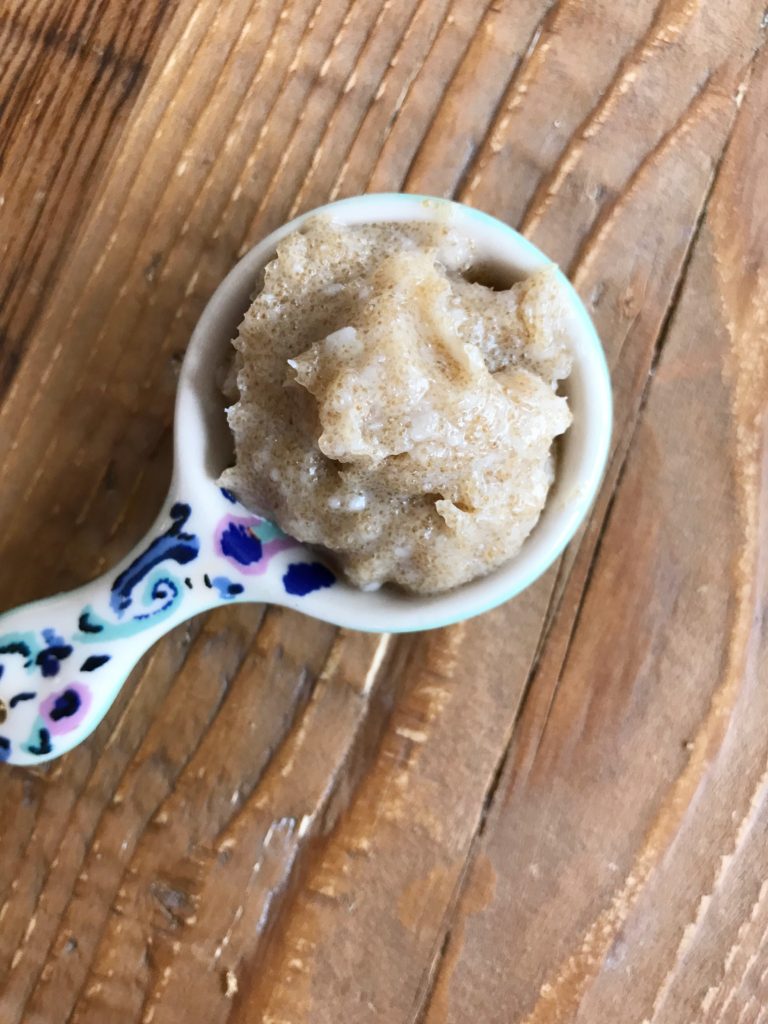 DIY Brown Sugar and Honey Lip Smoothing Scrub