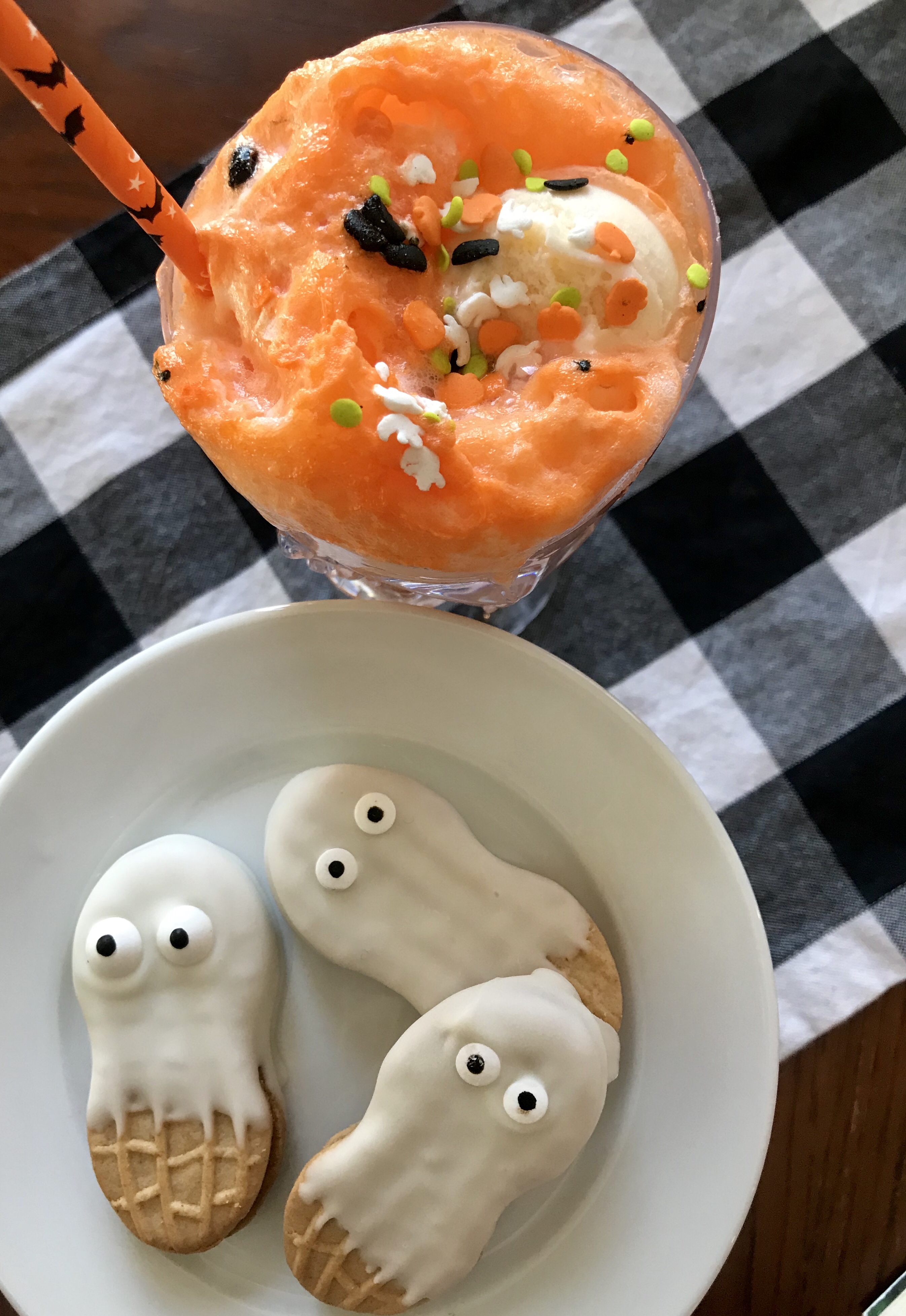 Halloween frozen yogurt floats and ghost nutter butters. 