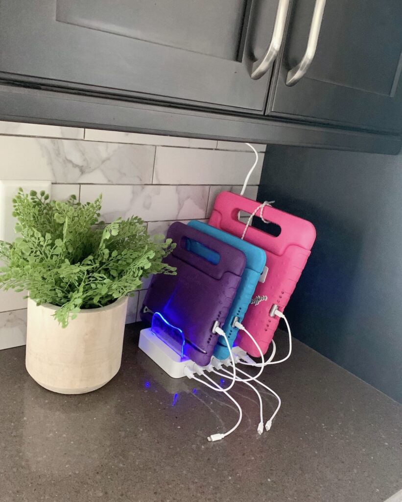 cell phone charger station