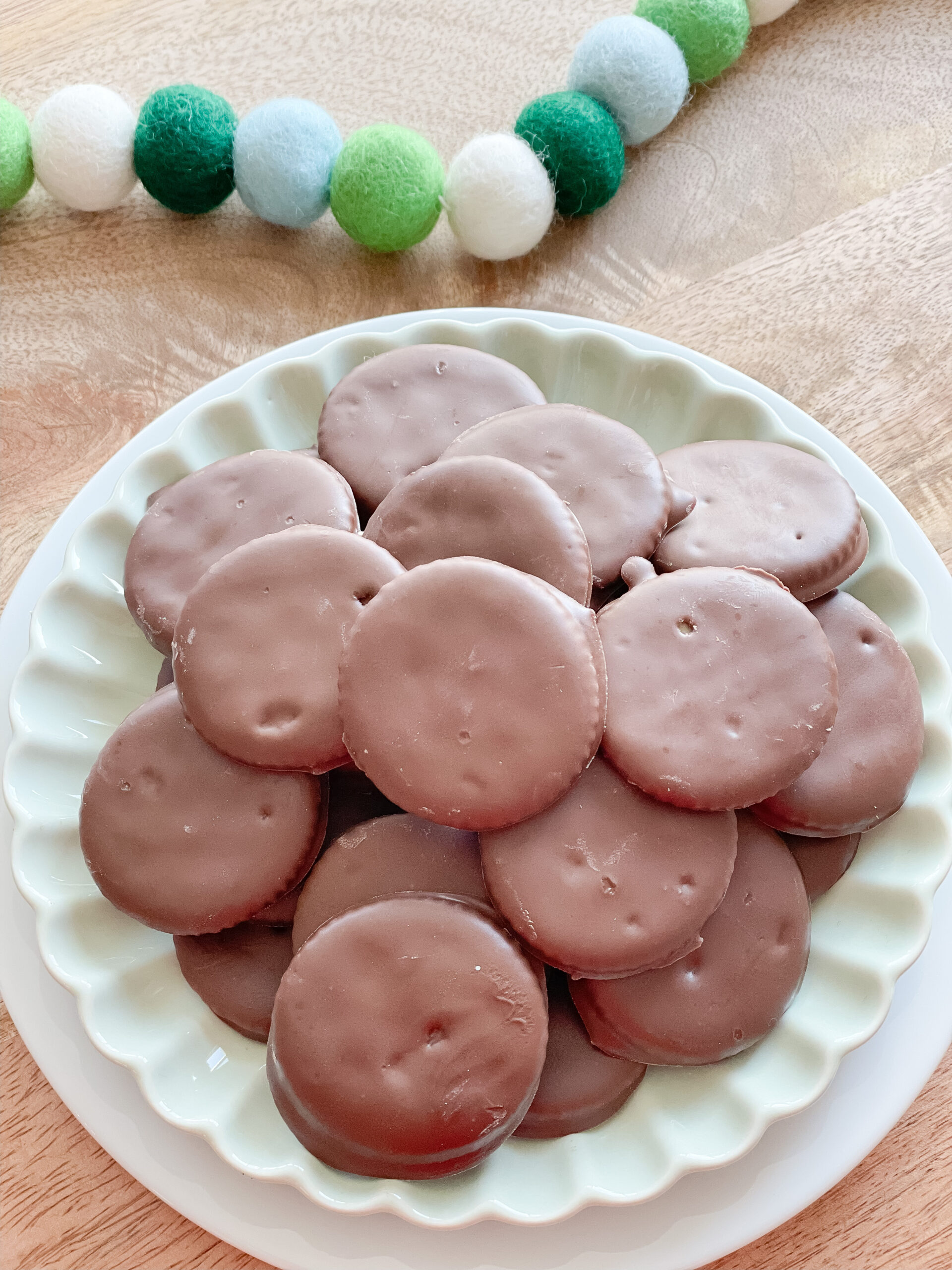 Copycat 2 Ingredient Thin Mint Cookies